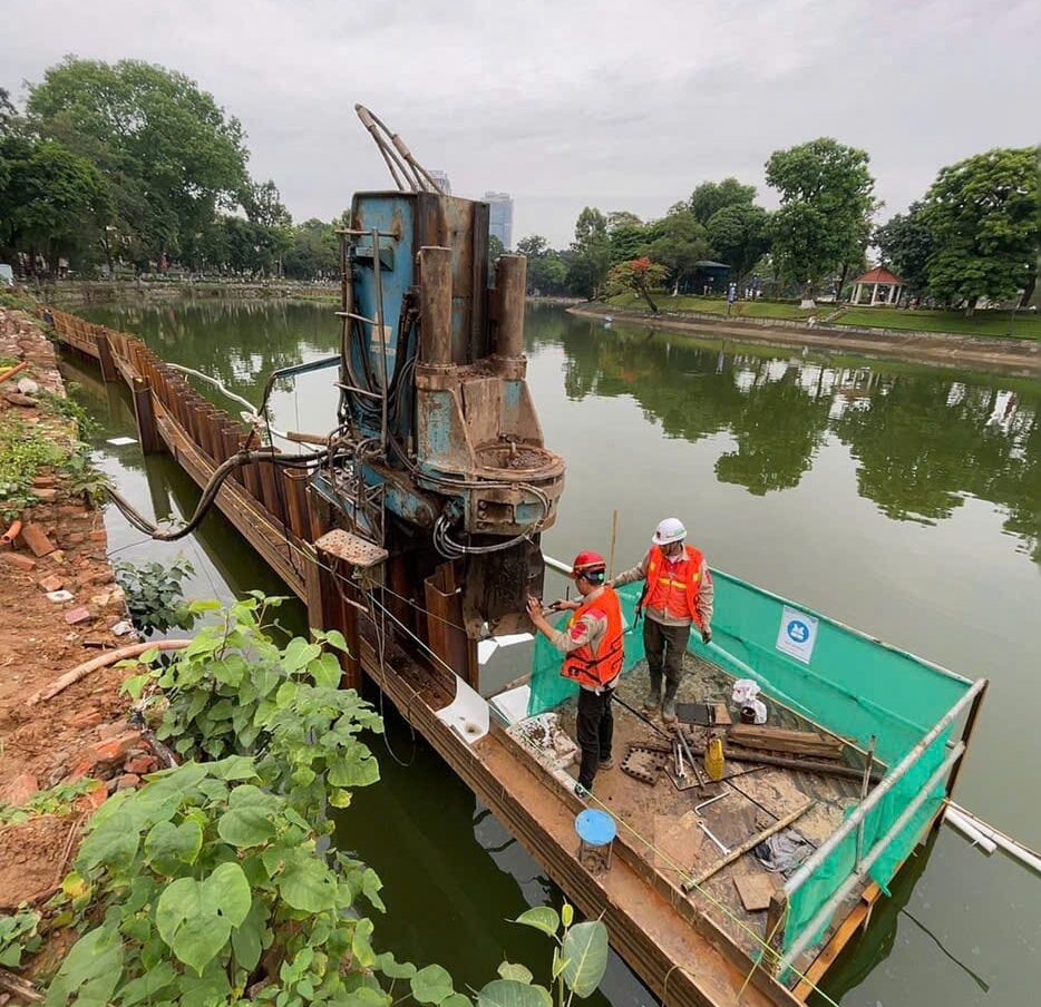 Thiết bị và máy móc thi công ép cừ larsen tại công trình